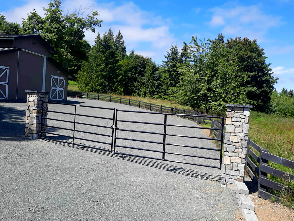 Drive--Entry---swing-gate